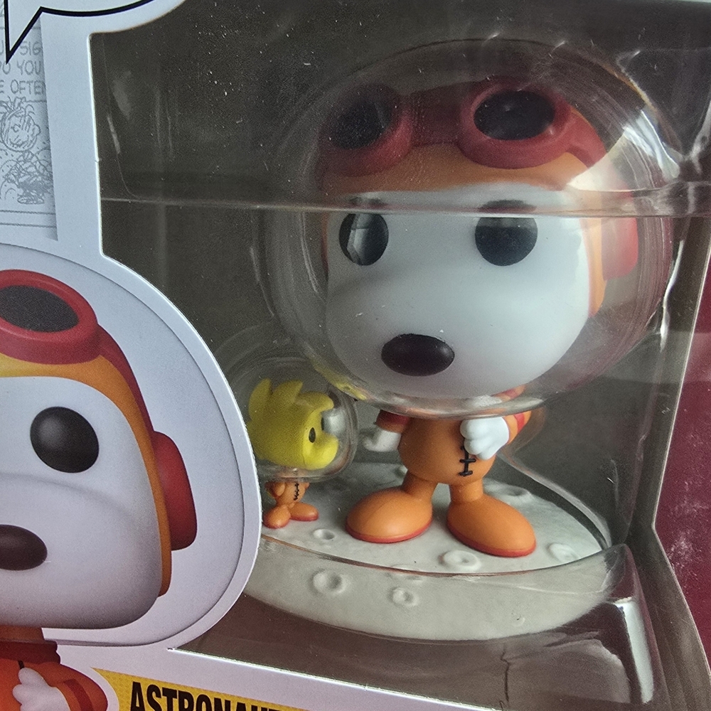 Astronaut Snoopy & Woodstock funko # 1679 (nib) With Pop Protector - Picture 3 of 7
